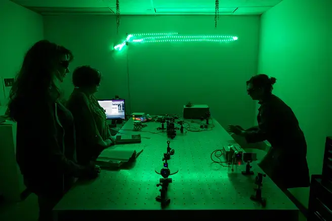 Students in a Quantum Light Lab