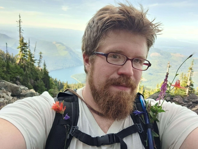chris tanner hiking selfie