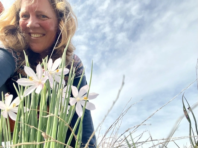 Linda Andrews selfie with flowers